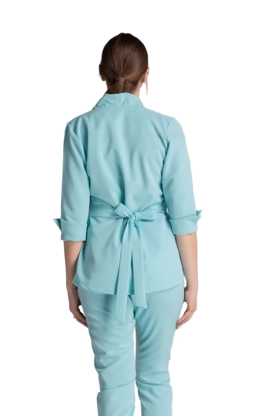 Bluza Elastica Elise, vedere din spate, eleganță și funcționalitate pentru mediul profesional.