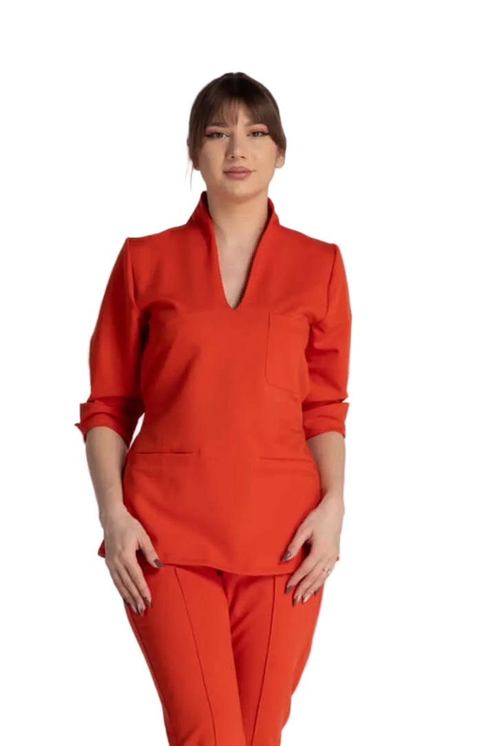 Bluza Elastica Elise roșie, design elegant și funcțional, ideală pentru profesioniștii medicali.