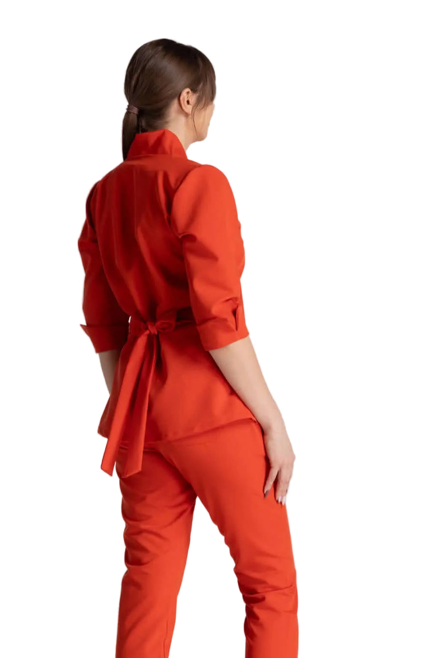 Bluza Elastica Elise in nuanță roșie, design elegant pentru profesioniștii medicali.