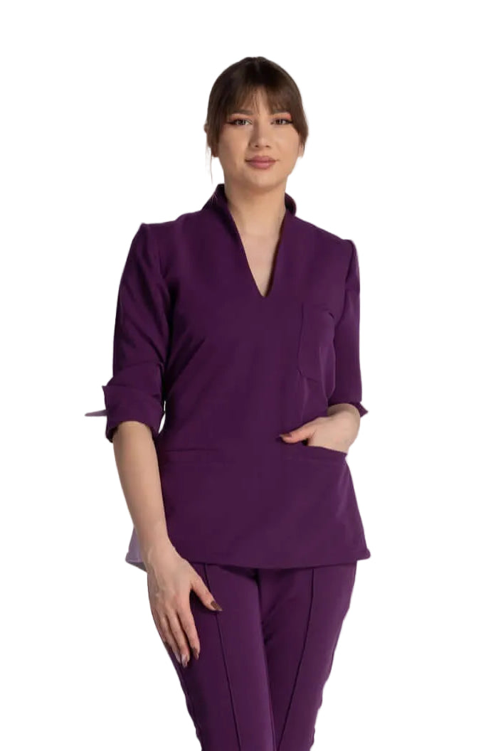 Bluza Elastica Elise - bluza medicala eleganta cu guler shal si buzunare, in nuanta de mov.