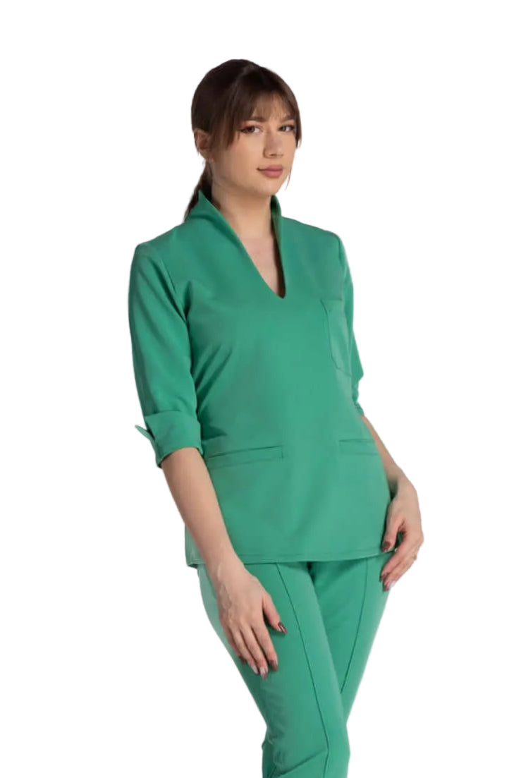Bluza Medicala Elastica Elise, bluza medicala verde cu design elegant si functionalitate, forțând stilul in mediul profesional.