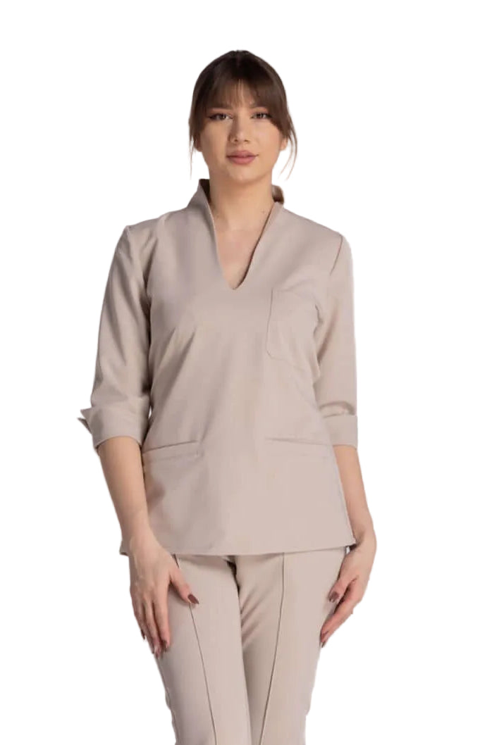 Bluza Elastica Elise - bluză medicală elegantă cu guler shal și buzunare practice, ideală pentru profesioniști.