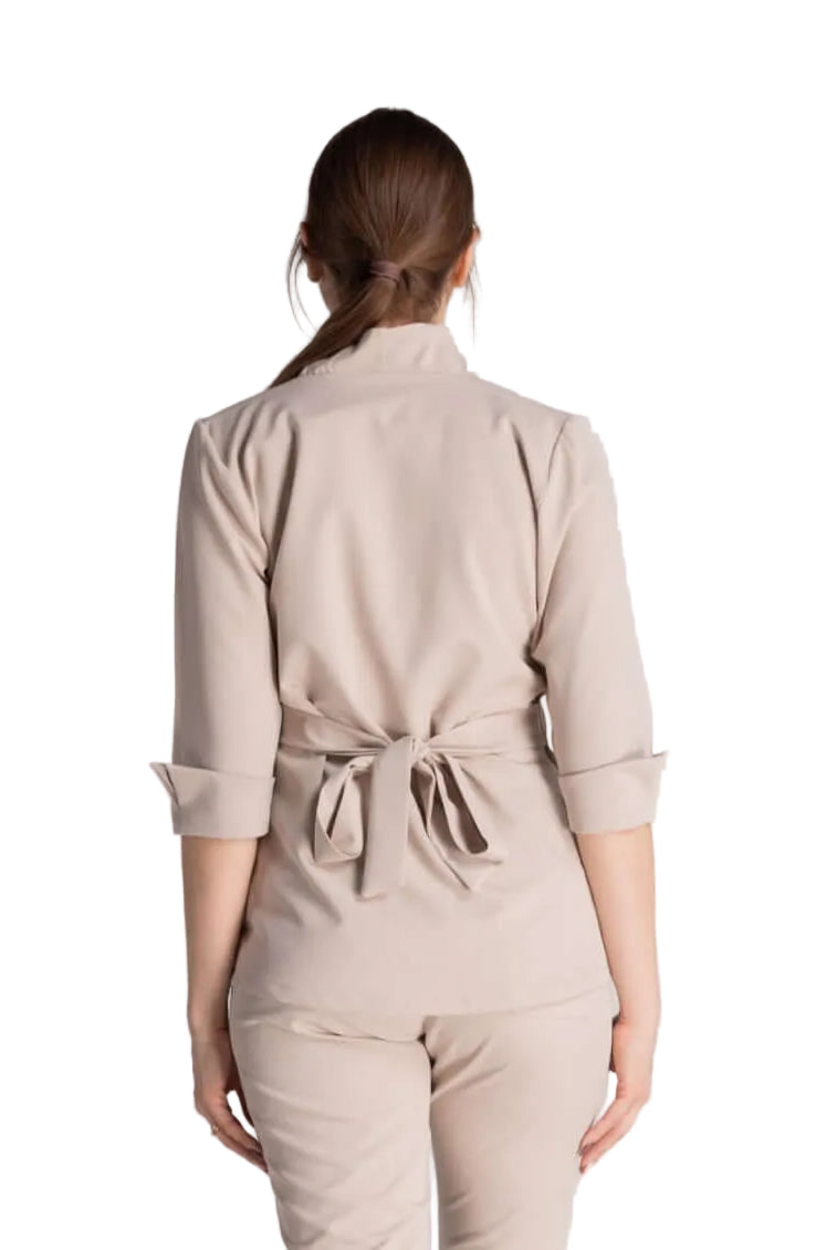 Bluza Elastica Elise - vedere din spate, design elegant cu cordon ajustabil, perfect pentru profesioniștii medicali.