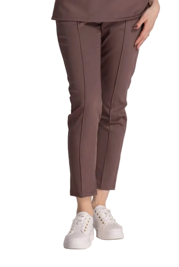 Pantaloni Elastici Elise, pantaloni eleganți și confortabili pentru medici, prezentând un design modern și practic.