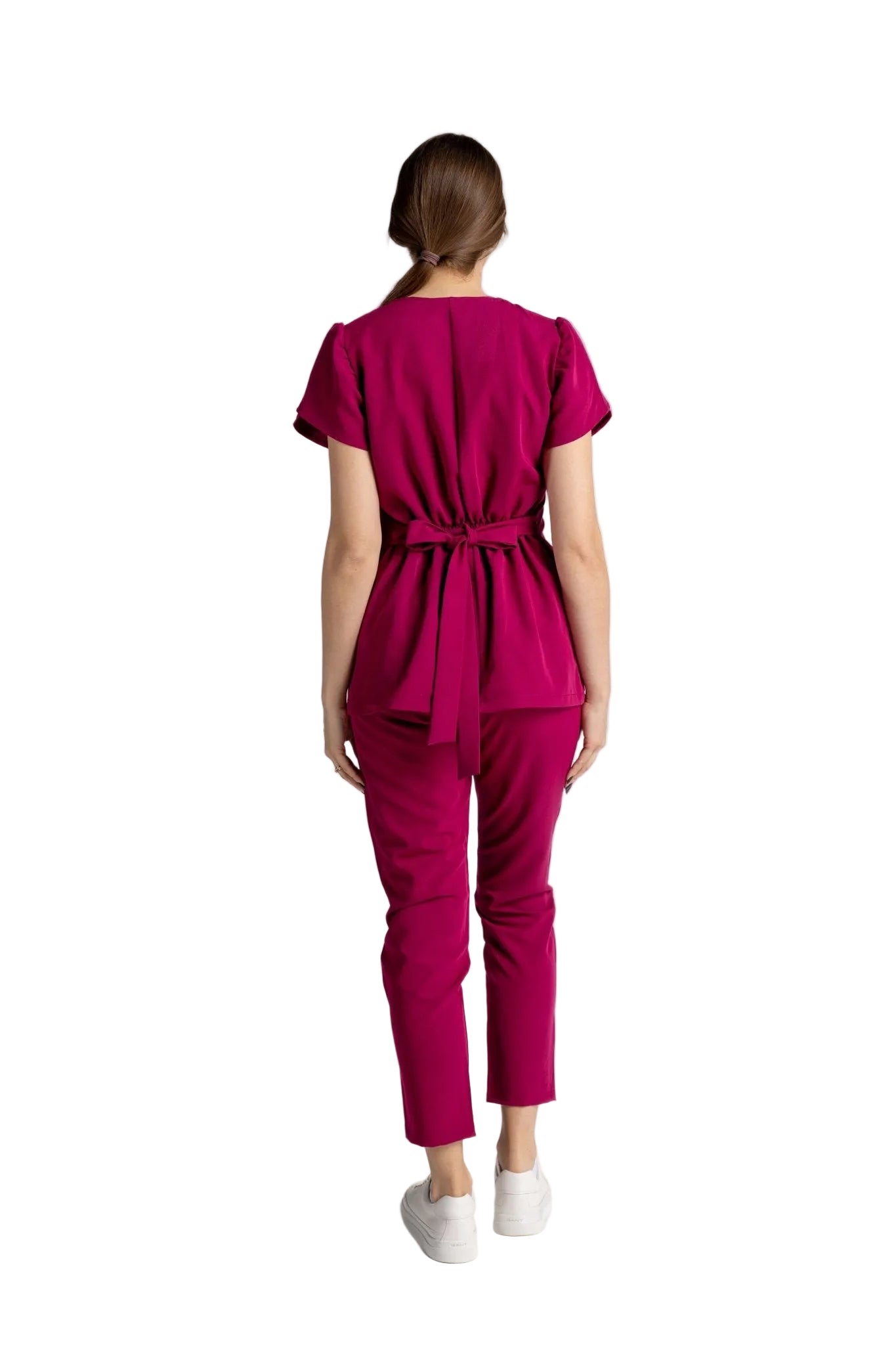 Costum Premium Elastic Sofia, tinuta profesionala eleganta, cu design distinctiv si functionalitate, culoare magenta.