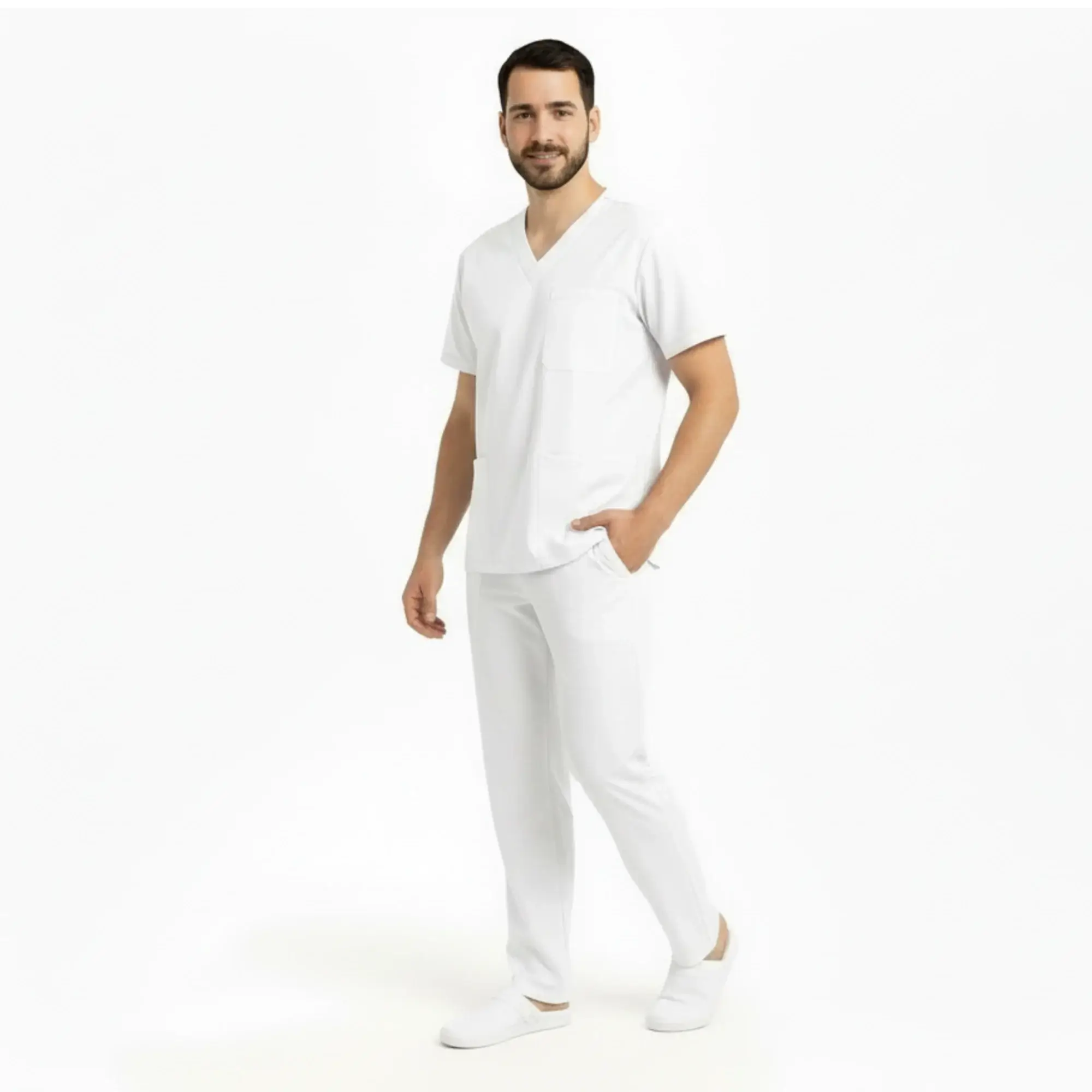 Costum medical elastic Daniel, material confortabil, moderna, purtat de un bărbat, pozat pe fundal alb.