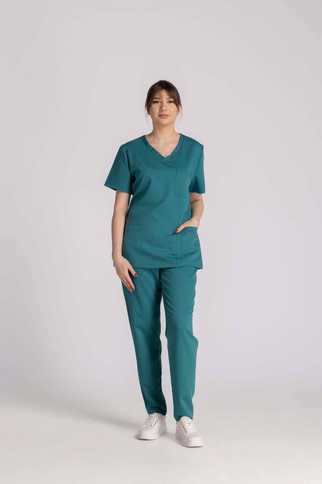 Costum Elastic Diana, uniformă medicală confortabilă și elegantă, ideală pentru profesioniști.